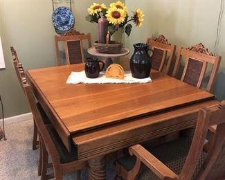 Great Condition Antique Table w/self storing pop up leaves, and 6 chairs......Gorgeous Set!