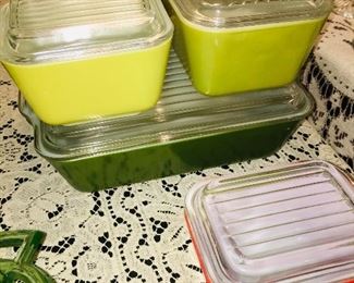 Full set Pyrex refrigerator container