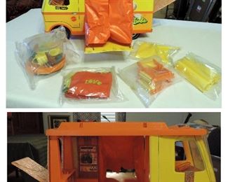 BARBIE COUNTRY CAMPER BY MATTEL                REPLICA VW CAMPER VAN WITH ORIGINAL ACCESSORIES IN SEALED BAGS