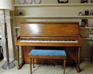 WURLITZER STUDIO UPRIGHT PIANO 42"