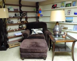 LANE BROWN PLUSH ARMCHAIR AND OTTOMAN, GLASS TOP END TABLE, LAMPS AND DECOR