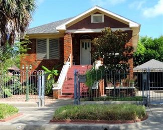 HOUSE NOW FOR SALE         2 STORY BRICK HOUSE                                                                3,663 SQ FEET   3 BR,  2 FULL BATHS,   2 HALF BATHS                 