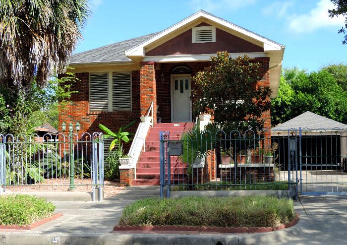 HOUSE NOW FOR SALE         2 STORY BRICK HOUSE                                                                3,663 SQ FEET   3 BR,  2 FULL BATHS,   2 HALF BATHS                 