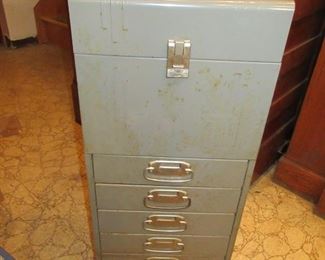 metal fil cabinet