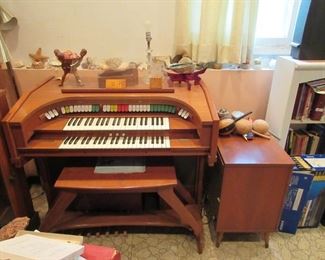 Allen organ with rotatory speaker