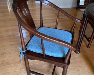 $450 DREXEL WOODEN OVAL TABLE 6 CHAIRS
COMES WITH 2 LEAVES AND PADS
TABLE MEASURES WITHOUT LEAVES
89.5”L/49.5”L x 41.5”W x 29.5”
LEAF MEASURES
20”W x 41.5”L 