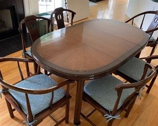 $450 DREXEL WOODEN OVAL TABLE 6 CHAIRS
COMES WITH 2 LEAVES AND PADS
TABLE MEASURES WITHOUT LEAVES
89.5”L/49.5”L x 41.5”W x 29.5”
LEAF MEASURES
20”W x 41.5”L 