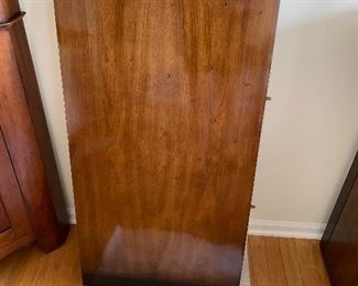 $450 DREXEL WOODEN OVAL TABLE 6 CHAIRS
COMES WITH 2 LEAVES AND PADS
TABLE MEASURES WITHOUT LEAVES
89.5”L/49.5”L x 41.5”W x 29.5”
LEAF MEASURES
20”W x 41.5”L 