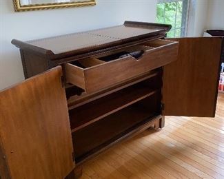 $250 DREXEL BUFFET / SIDEBOARD
40”L x 18.5”D x 36”H