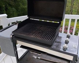 $150 WEBER GENESIS GOLD PROPANE BBQ GRILL 
