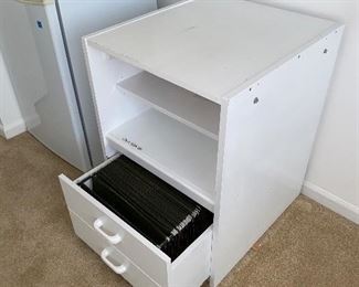 $20 WHITE FILING CABINET WITH SHELF
21”L x 23.5”D x 29.5”H