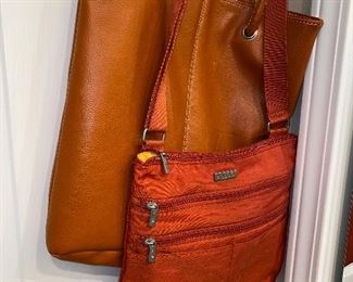 WOMENS HANDBAGS AND ACCESSORIES