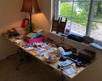 HOUSEHOLD ITEMS / SMALL ACCESSORIES