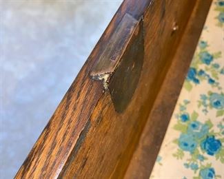 $300 ANTIQUE TIGER OAK DRESSER DOVETAILED / ORIGINAL HARDWARE
40”L x 20”D x 46.5”H 