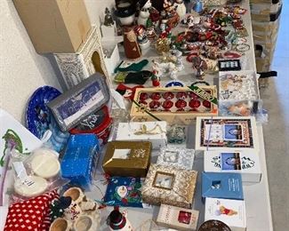 HOLIDAY & CHRISTMAS DECORATIONS 