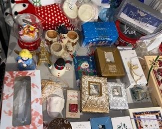 HOLIDAY & CHRISTMAS DECORATIONS 
