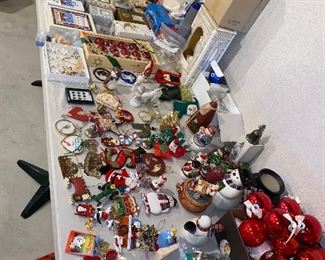 HOLIDAY & CHRISTMAS DECORATIONS 