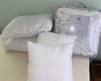PILLOWS AND BEDDING