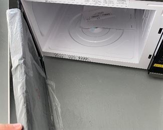 $150 BRAND NEW WHIRLPOOL COUNTERTOP MICROWAVE