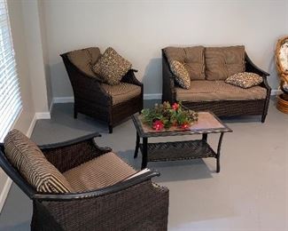 $550 LA-Z-BOY RATTAN OUTDOOR PATIO FURNITURE
INCLUDES
LOVE-SEAT
2 ARM CHAIRS
COFFEE TABLE