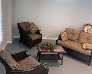 $550 LA-Z-BOY RATTAN OUTDOOR PATIO FURNITURE
INCLUDES
LOVE-SEAT
2 ARM CHAIRS
COFFEE TABLE