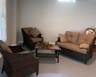 $550 LA-Z-BOY RATTAN OUTDOOR PATIO FURNITURE
INCLUDES
LOVE-SEAT
2 ARM CHAIRS
COFFEE TABLE