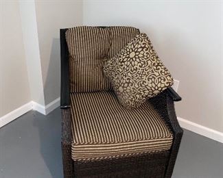 $550 LA-Z-BOY RATTAN OUTDOOR PATIO FURNITURE
INCLUDES
LOVE-SEAT
2 ARM CHAIRS
COFFEE TABLE