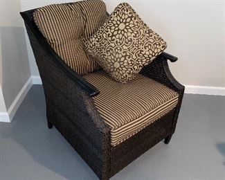 $550 LA-Z-BOY RATTAN OUTDOOR PATIO FURNITURE
INCLUDES
LOVE-SEAT
2 ARM CHAIRS
COFFEE TABLE