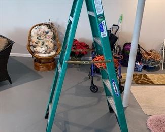 $40 WERNER 6 FOOT FIBERGLASS LADDER