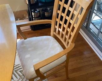 $400 MODERN LIGHT OAK DINING TABLE WITH 6 CHAIRS
78”L x 42”W x 30”H