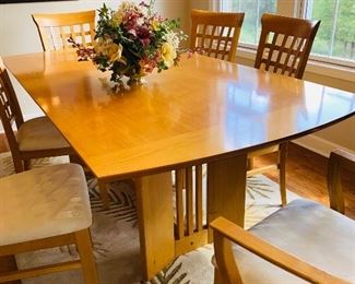 $400 MODERN LIGHT OAK DINING TABLE WITH 6 CHAIRS
78”L x 42”W x 30”H