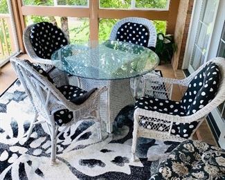 $350 WHITE WICKER / RATTAN PATIO FURNITURE SET
ROUND GLASS TOP TABLE AND 5 CHAIRS
AND SMALL TABLE
TABLE MEASURES
48”DIA x 29.5”H