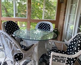 $350 WHITE WICKER / RATTAN PATIO FURNITURE SET
ROUND GLASS TOP TABLE AND 5 CHAIRS
AND SMALL TABLE
TABLE MEASURES
48”DIA x 29.5”H