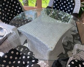 $350 WHITE WICKER / RATTAN PATIO FURNITURE SET
ROUND GLASS TOP TABLE AND 5 CHAIRS
AND SMALL TABLE
TABLE MEASURES
48”DIA x 29.5”H