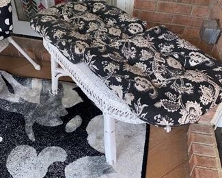 $350 WHITE WICKER / RATTAN PATIO FURNITURE SET
ROUND GLASS TOP TABLE AND 5 CHAIRS
AND SMALL TABLE
TABLE MEASURES
48”DIA x 29.5”H