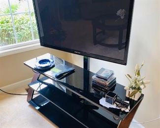 $100 GLASS / WOOD / METAL MODERN TV STAND
54”L x 18.5”D x 23”H