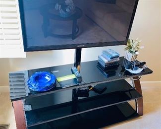 $90 43” PLASMA DISPLAY FLATSCREEN TV