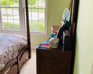 $350 AMERICAN SIGNATURE 12 DRAWER HIGH DRESSER WITH MIRROR
DRESSER MEASURES
60”L x 19”D x 44”H
MIRROR MEASURES
39”L x 44”H