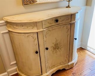 $180 HALLWAY CONSOLE TABLE
43”L x 14”D x 35.5”H