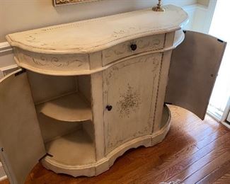 $180 HALLWAY CONSOLE TABLE
43”L x 14”D x 35.5”H