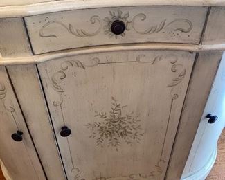 $180 HALLWAY CONSOLE TABLE
43”L x 14”D x 35.5”H