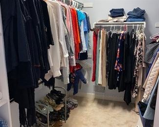 WOMENS CLOTHING SIZE SMALL / PETITE