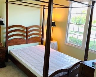 $250 WOODEN QUEEN SIZE CANOPY BED WITH BOXSPRING
87.5”L x ”65”W x 86.5”H