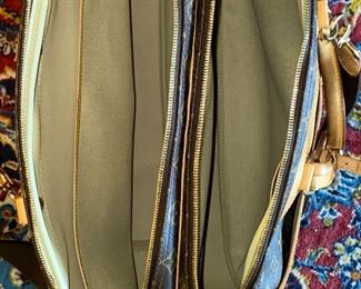 $750 LOUIS VUITTON ALIZE 24 LUGGAGE