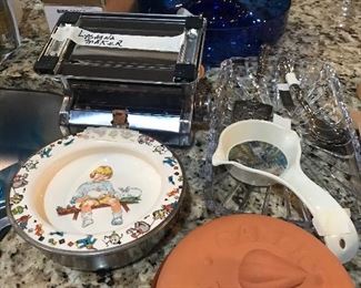 Vintage child’s heated plate; lasagna maker; garlic baker