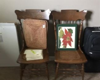 Two vintage chairs - placemats in chairs