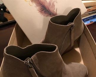 Jessica Simpson suede boots (ladies)