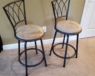 2 Swivel Bar Stools