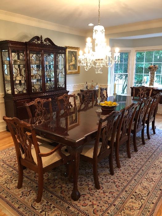 GORGOUS STONELEIGH DINING ROOM TABLE AND 10 CHAIRS IN SHOWROOM CONDITION