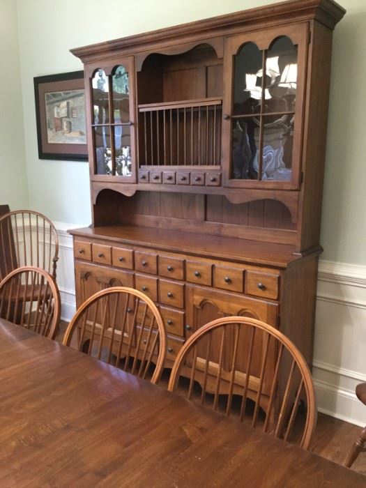 PENNSYLVANIA HOUSE TABLE AND 8 CHAIRS WITH 2 LEAVES AND PADS! 